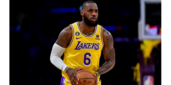 LeBron James, 38, još uvijek postiže nove statistike u NBA ligi LeBron James, 38, još uvijek postiže nove statistike u NBA ligi